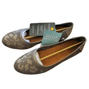 Brand New BareTraps Hidden Heel Flats – Size 9W, Grey